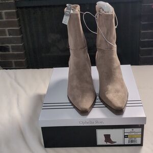 NWT Women's Size 9 Medium Ophelia Roe Taupe Kitten Heal Zip Up Suede Boots 